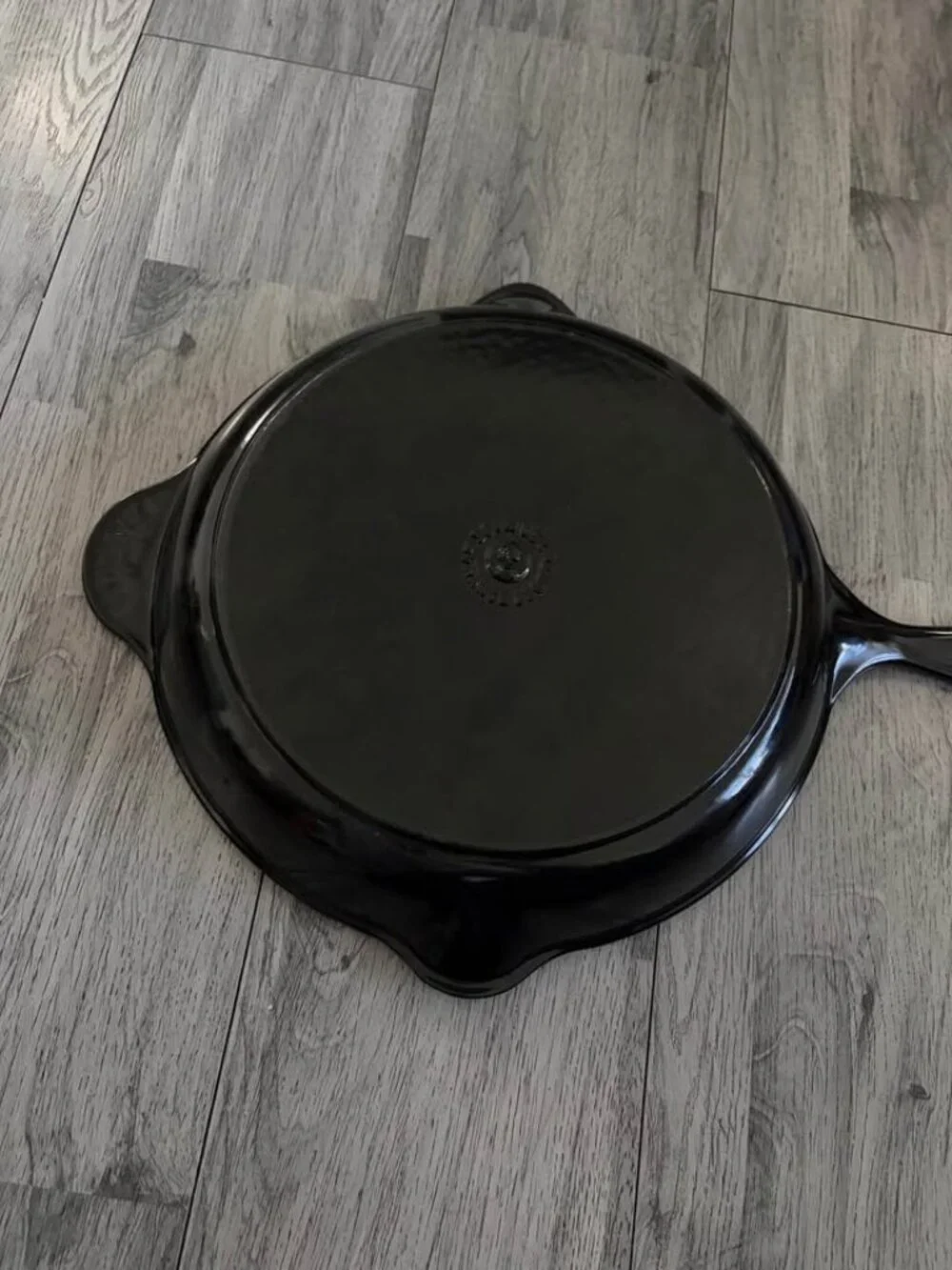 Le Creuset - Enameled cast iron skillet pan made in France Sz 30